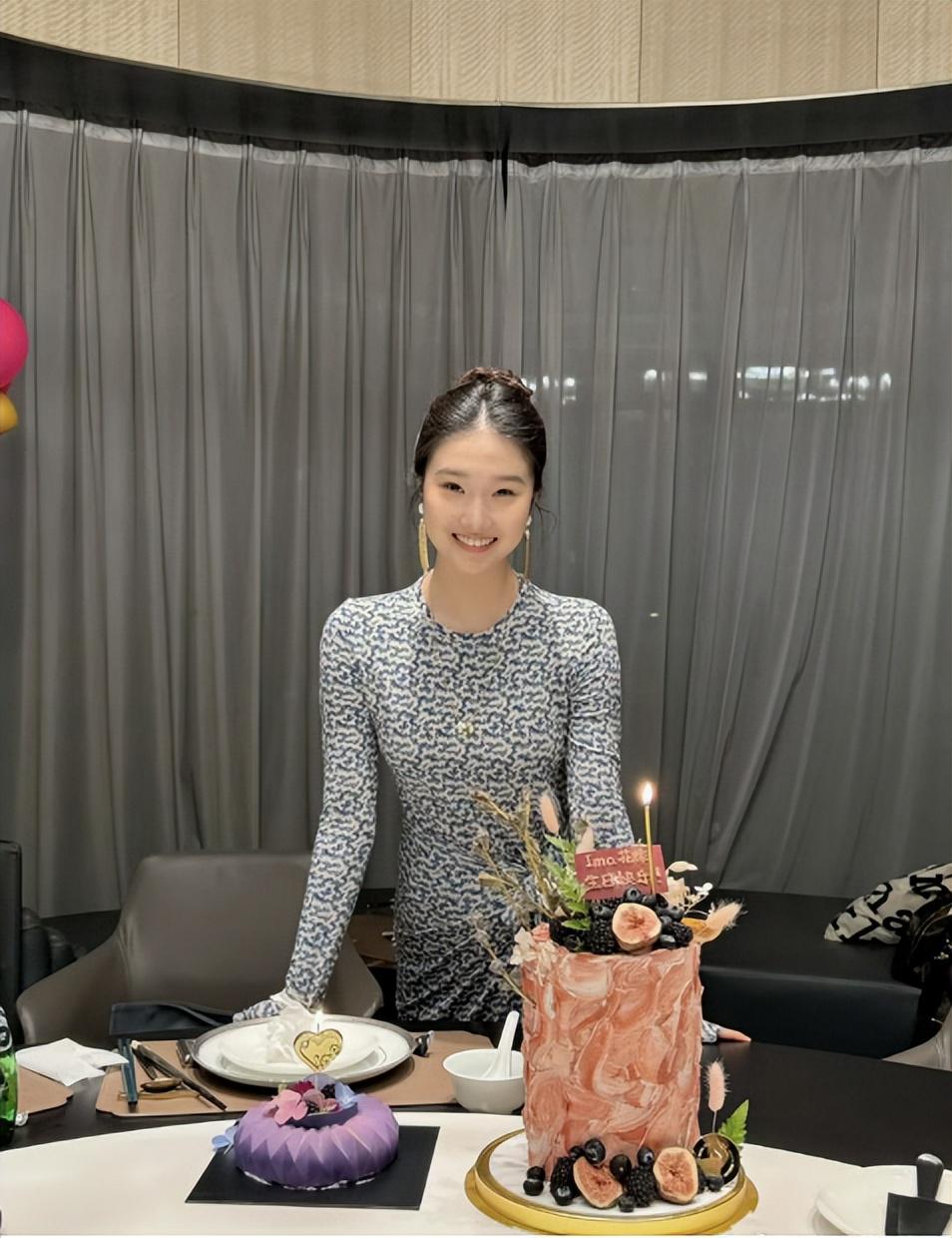 马伊琍女儿16岁庆生照曝光，身高超妈妈，长得跟文章一模一样！