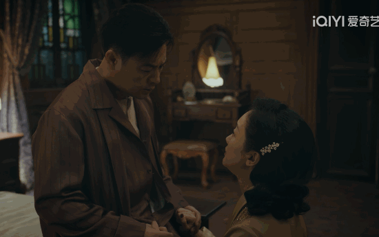 这一次轮到董洁翻车？《花开如梦》亲热戏一出，观众直呼荒唐