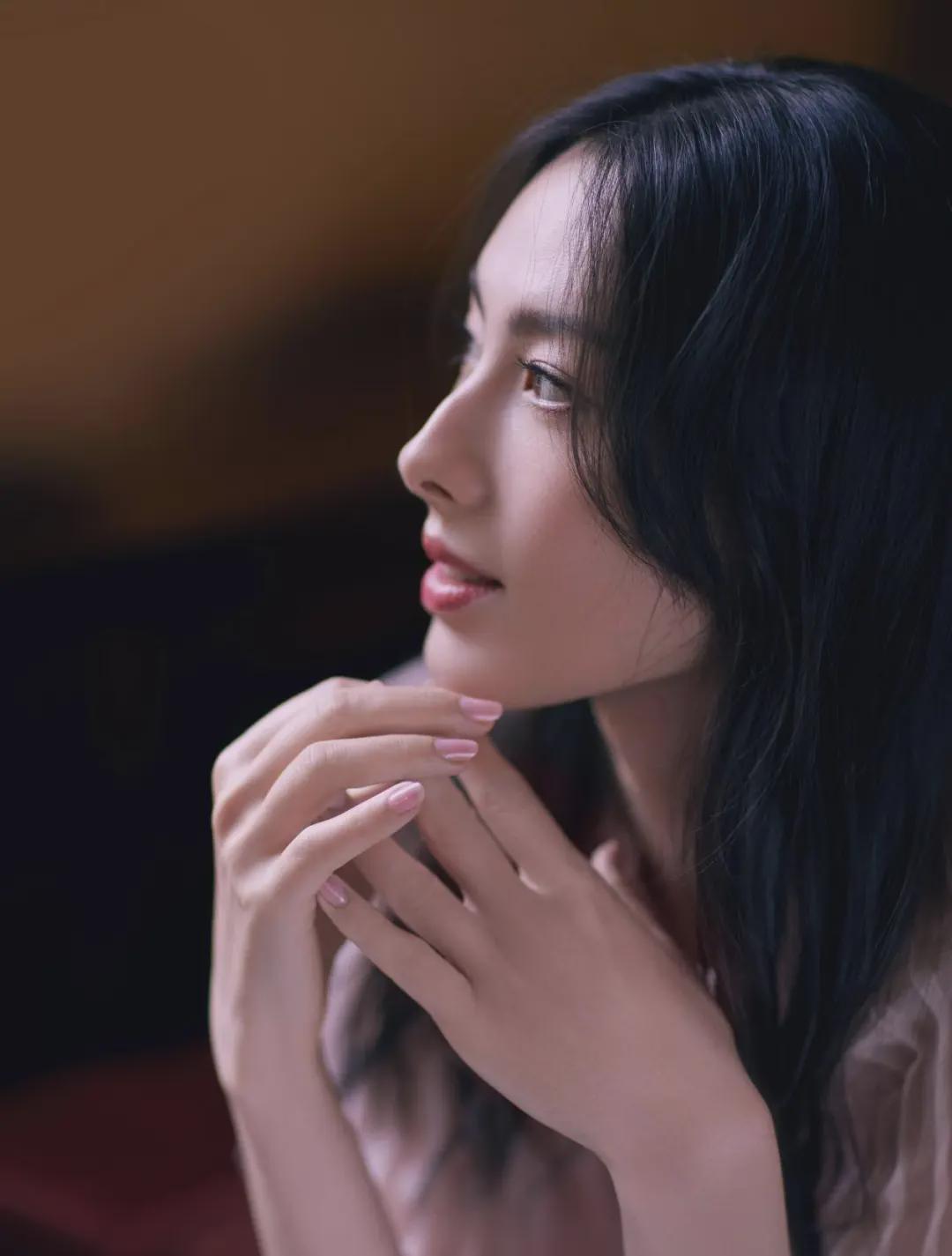 未婚先孕生下3子后分手，如今梁洛施被儿子催谈恋爱