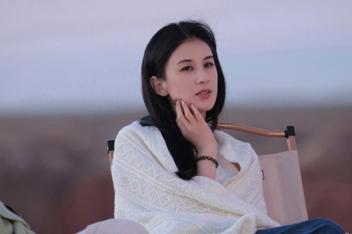 嫁给杨子忍辱负重多年的黄圣依，绝不是什么“傻白甜”