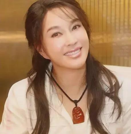 比刘晓庆更生猛的，是她妈！能在军统手中逃脱，她才是真正的传奇