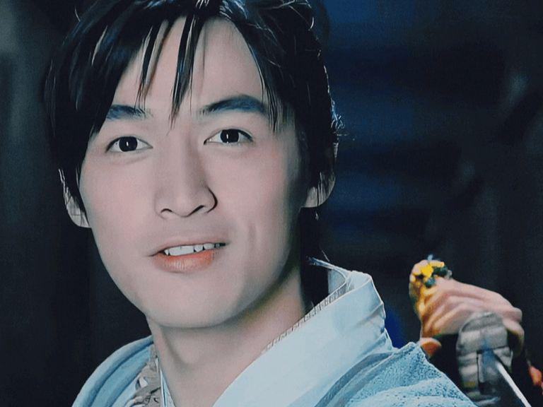 胡歌心中永远的痛：她因救胡歌车祸离世，近30所学校以她命名