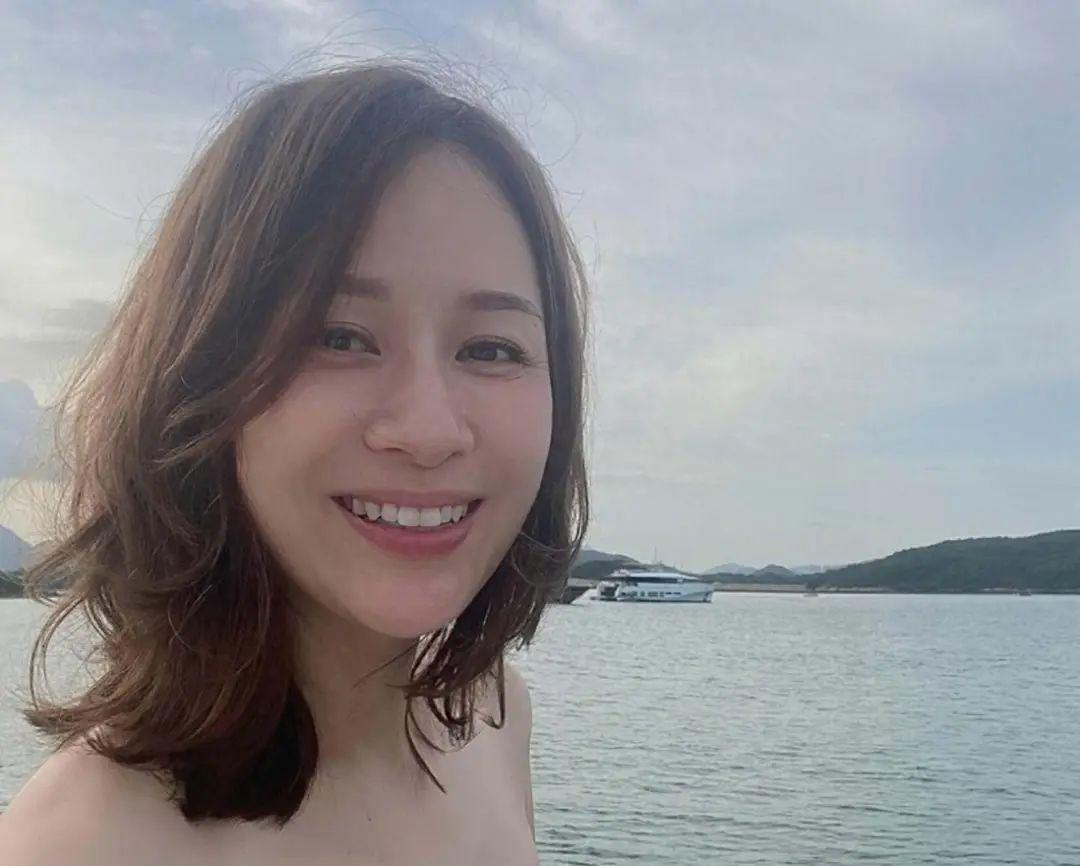 TVB前女星邝文珣复出转型做网红，惨遭网友嫌弃过气，因老公家暴险些离婚