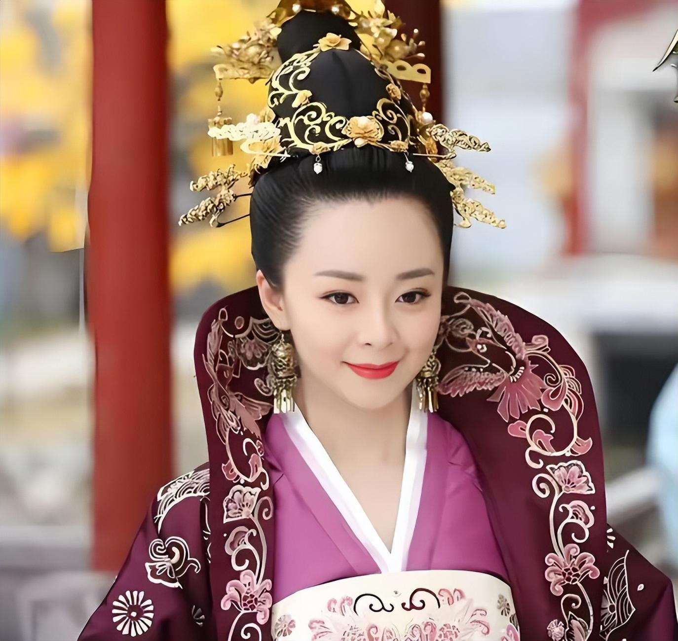 许榕真夫妇结束十几年分居生活，日籍老公儒雅帅气，退休定居上海