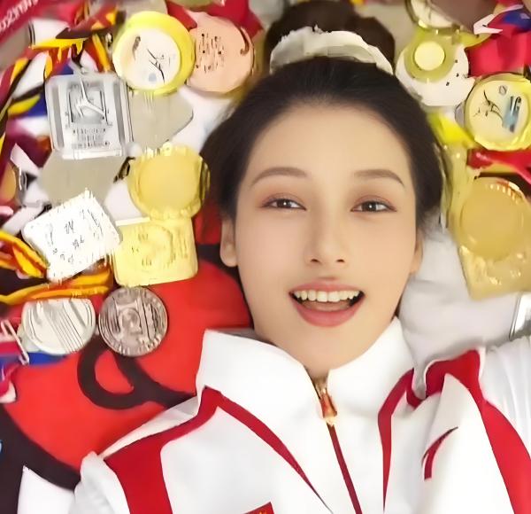 观点｜退役国手成性感主播惹争议，流量收割者才是最大赢家