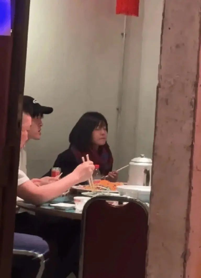 陈妍希被爆离婚后首现身！她到底做了什么，陈晓净身出户也要离婚