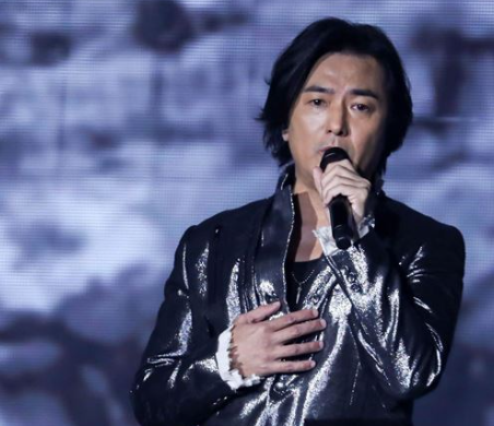 郑伊健夫妇双双回归，他用普通话感谢歌迷，蒙嘉慧在台下奔跑应援