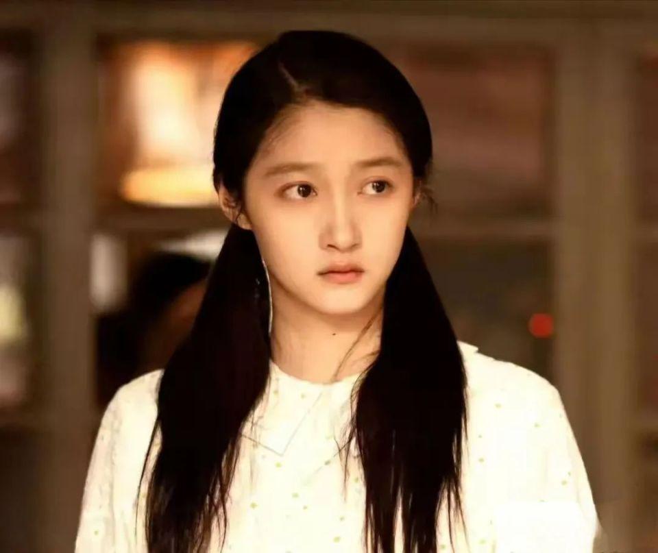 《小巷人家》:庄筱婷乖巧懂事、文静柔弱，但她敢于反抗原生家庭
