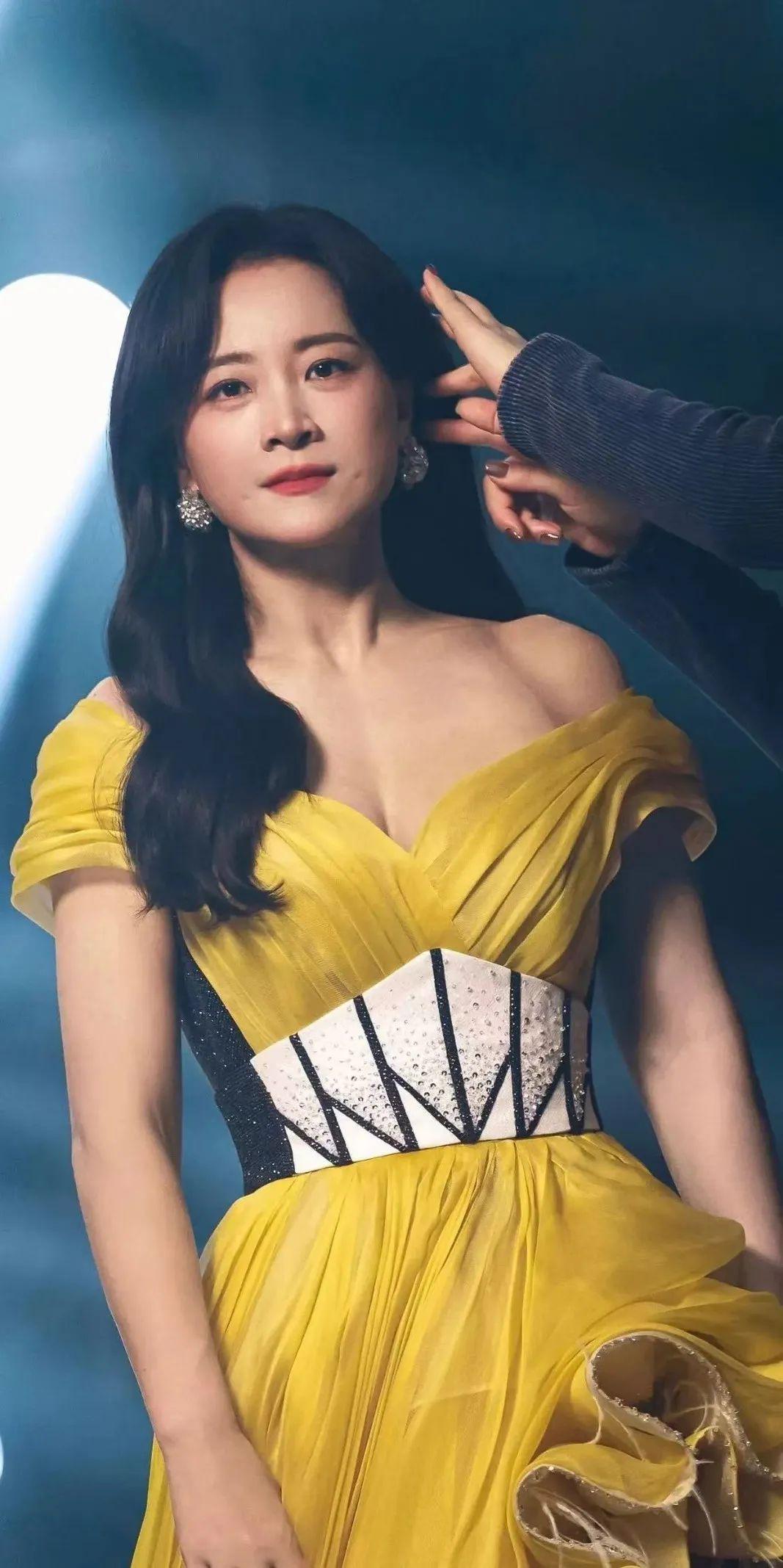 贾玲突然高调宣布喜讯！全网都震撼了：这也太猛了吧！