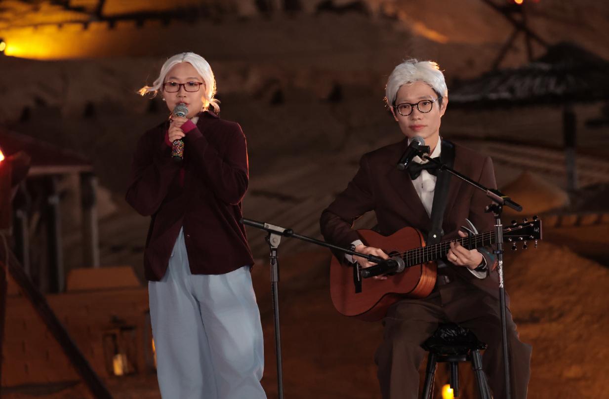 杨子加盟《演员请就位》，对1月18日回归改口，无名指婚戒抢镜！