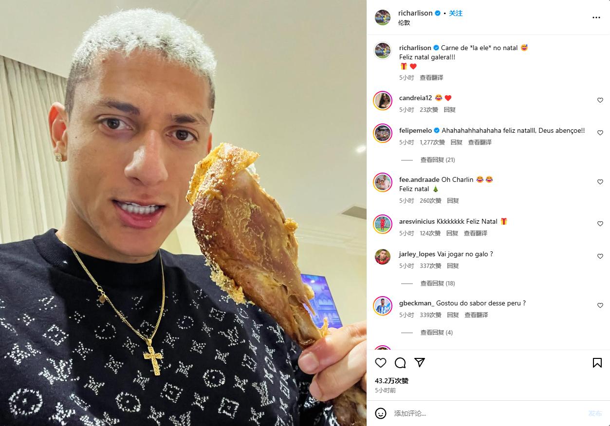 最抽象的一张？别人圣诞节发与女友、妻子合照，而理查利森…