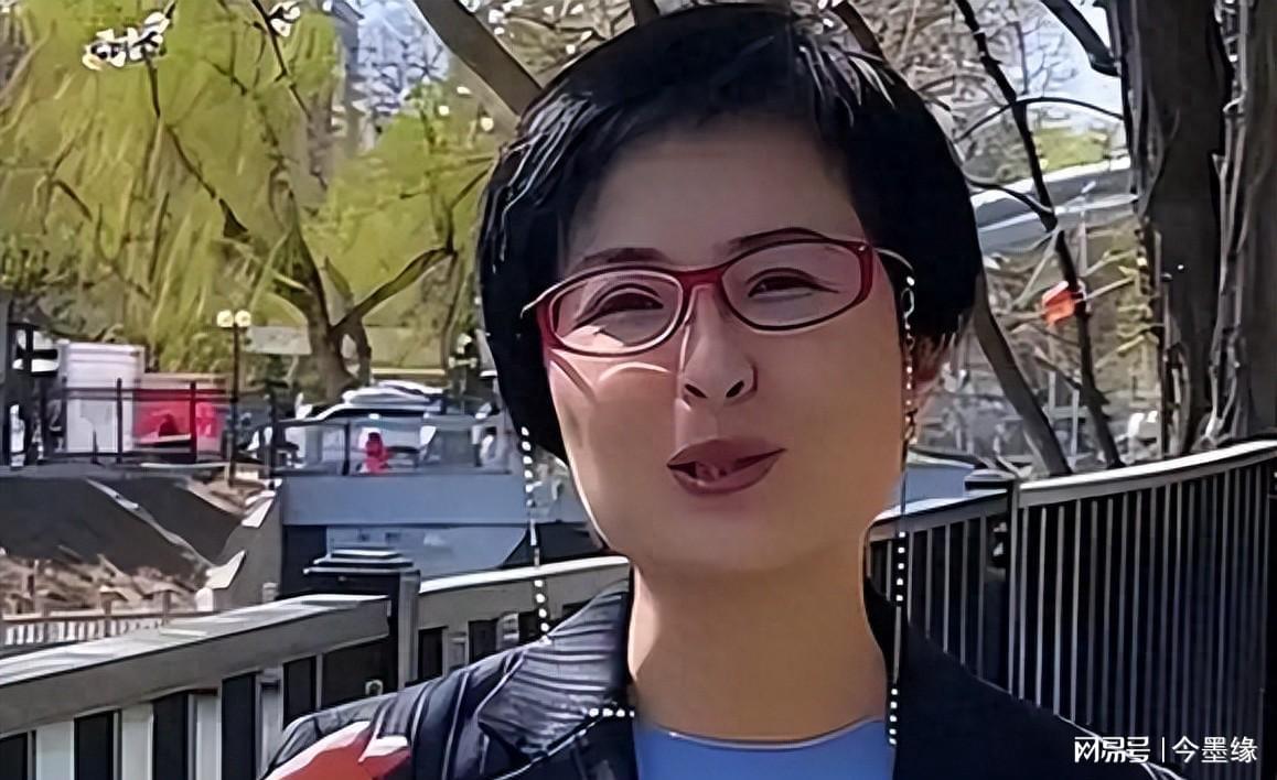曾是“央视一枝花”，嫁李铁为妻后果断辞职，如今靠投资身家过亿