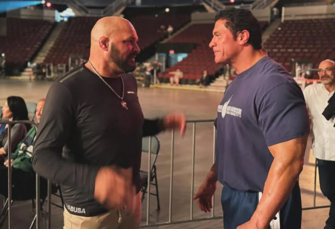 道恩·强森《粉碎机》曝幕后照 惊现约翰·塞纳！