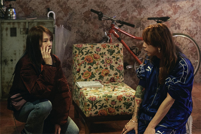 鲜血淋漓拳击搏命…《全裸导演》主创新作曝幕后